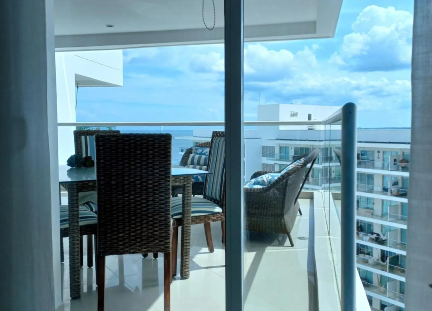 Luxury Beachfront Apartment 6 Guests Plus 1 Cartagena
