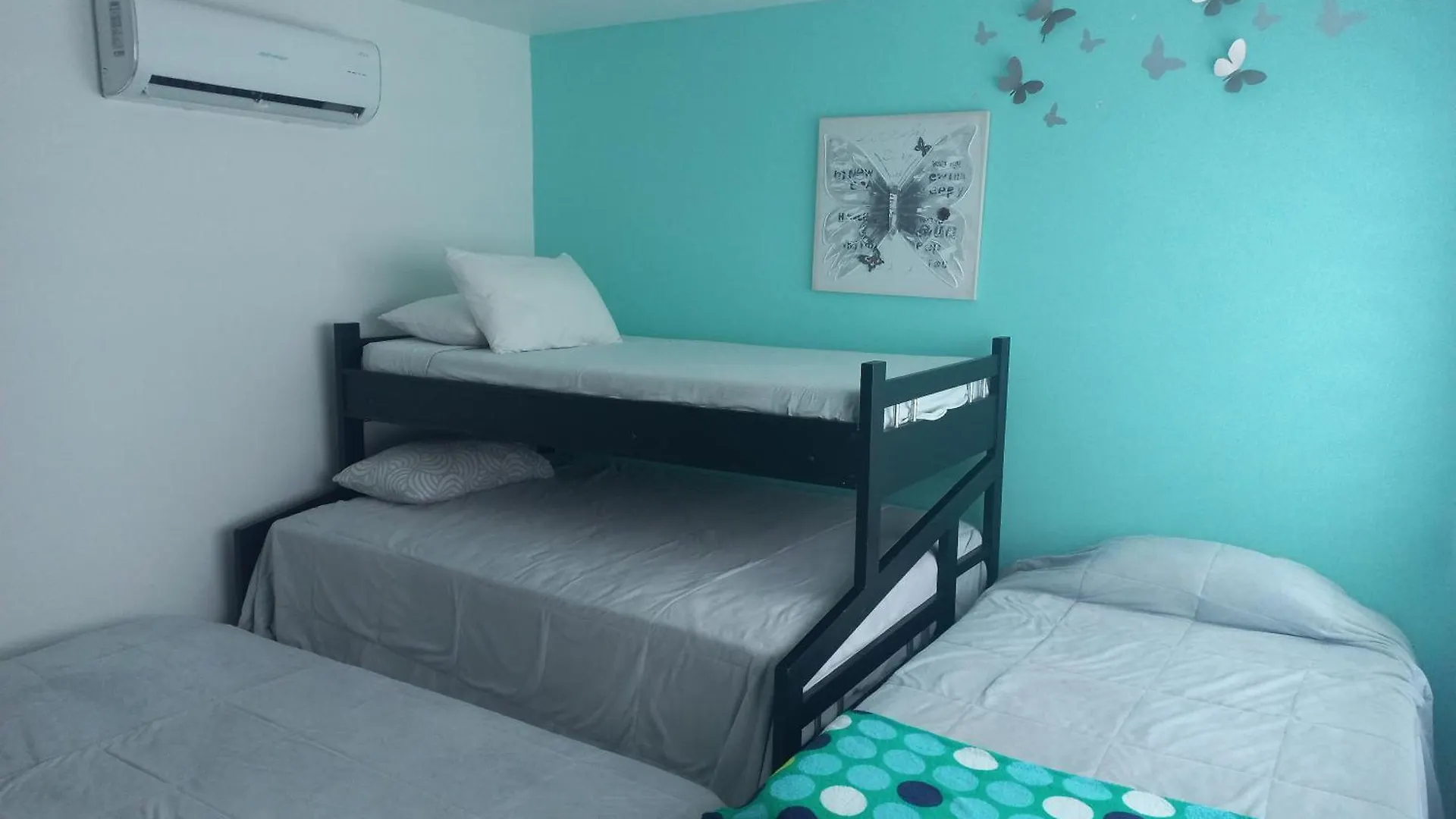 Luxury Beachfront Apartment 6 Guests Plus 1 Cartagena 0*,  Colombia